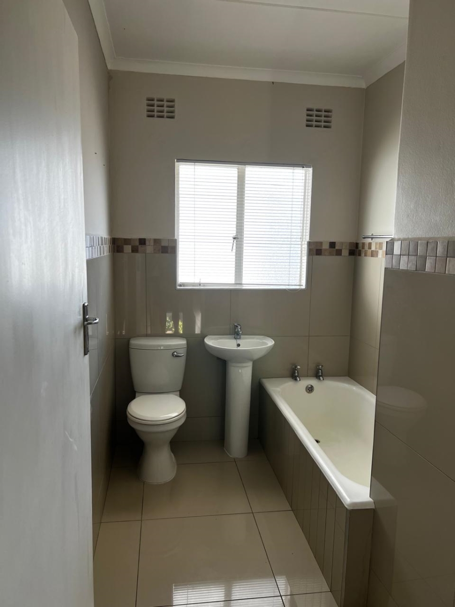 To Let 3 Bedroom Property for Rent in Beacon Bay Eastern Cape